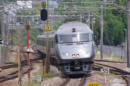 787系