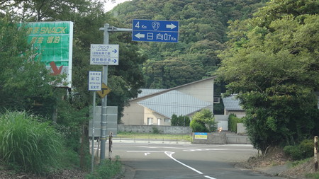 ここは右折でR27へ
