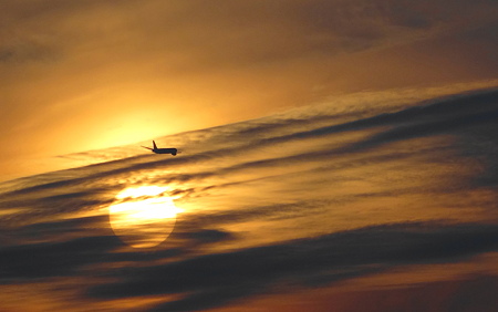 夕陽と飛行機