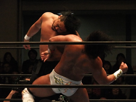 新日本プロレスPRESENTS CMLL FANTASTICA MANIA 2012 1日目 KUSHIDA＆後藤洋央紀vsマスカラ・ドラダ＆ルーシュ (2)