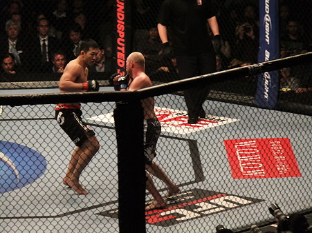 UFC 144 岡見勇信vsティム・ボーシュ (2)