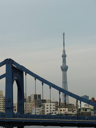 清洲橋とスカイツリー
