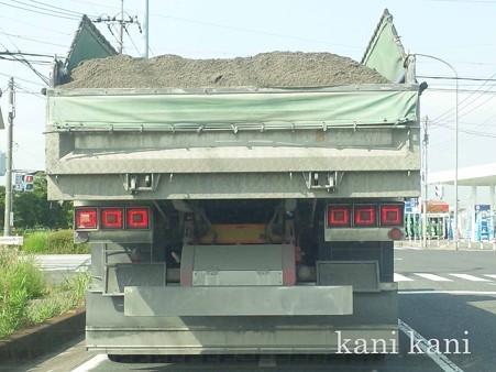 違法ダンプ