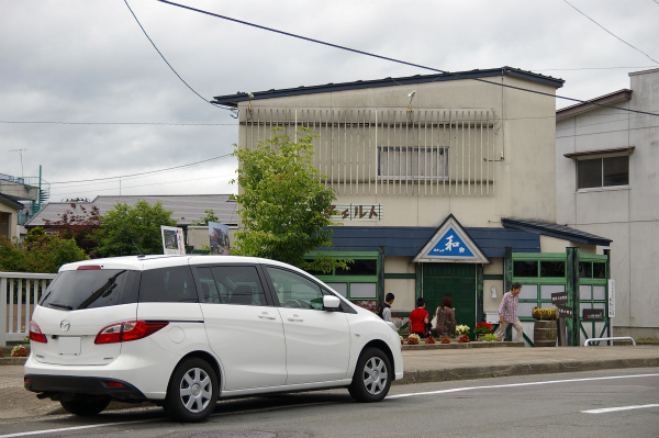 かみのやま温泉駅からほど近くにある「おくりびと」のロケ地